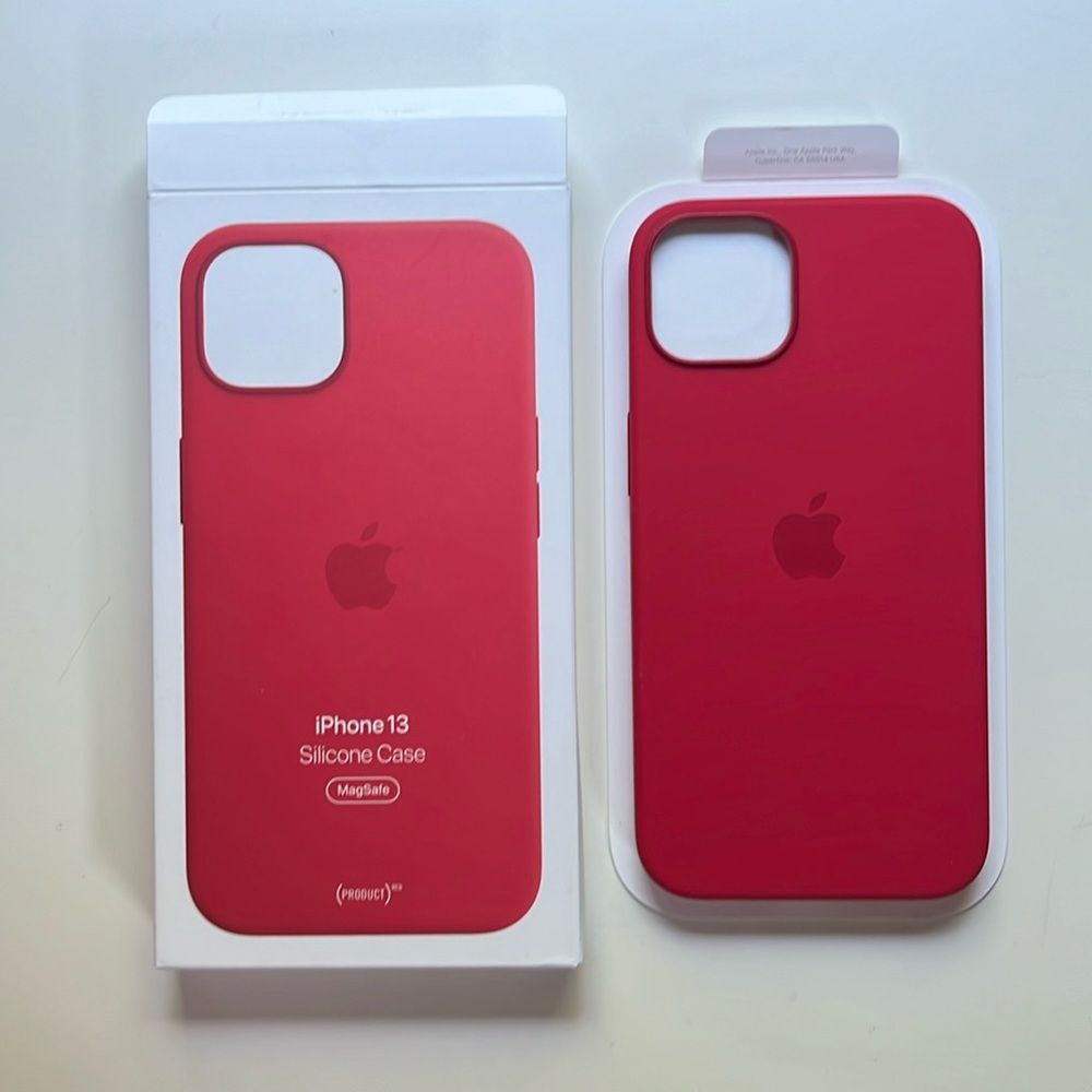 NWOT Red Apple IPhone 13 silicone case